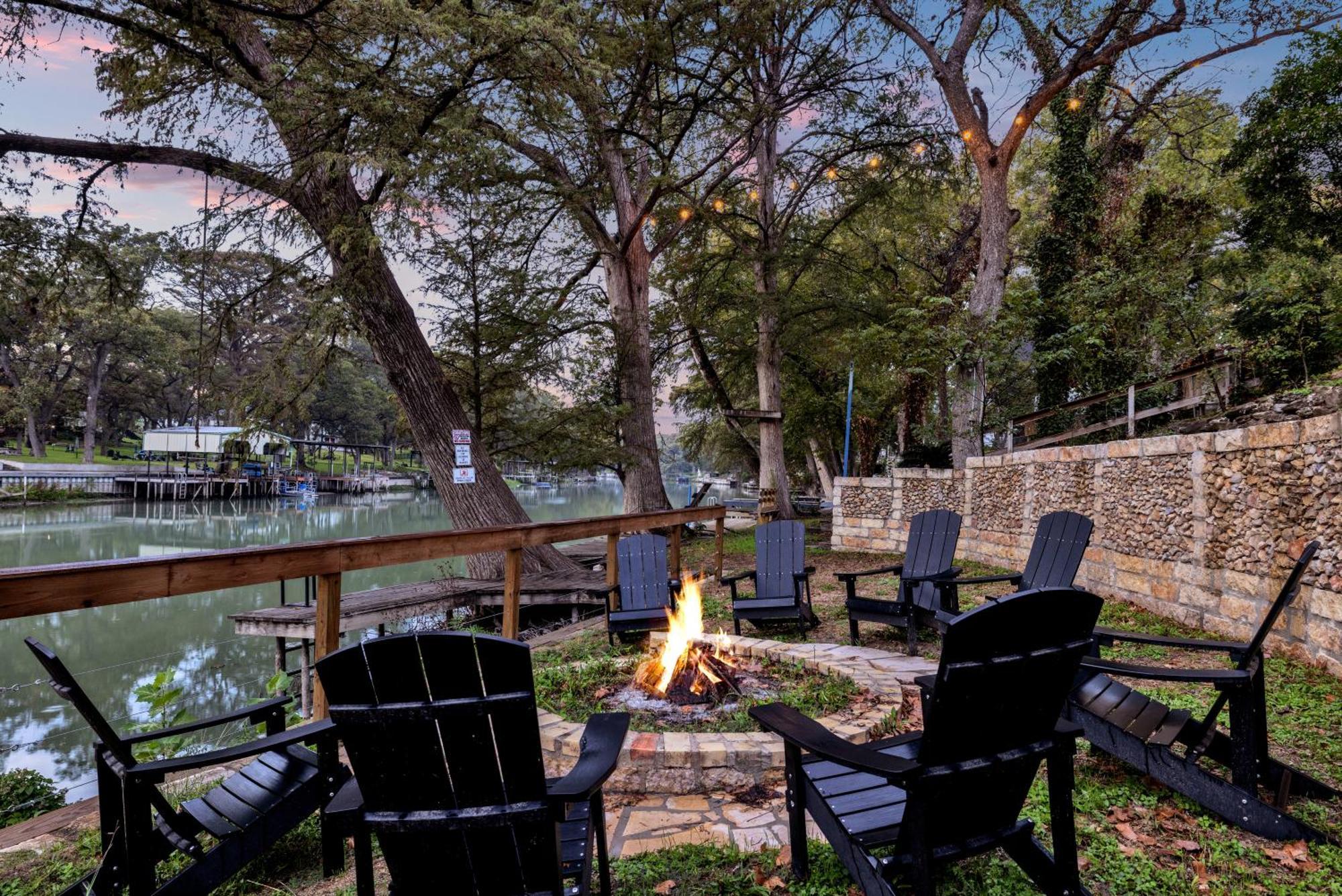 Luxury Lakefront Oasis With Boat Dock-Firepit McQueeney Экстерьер фото